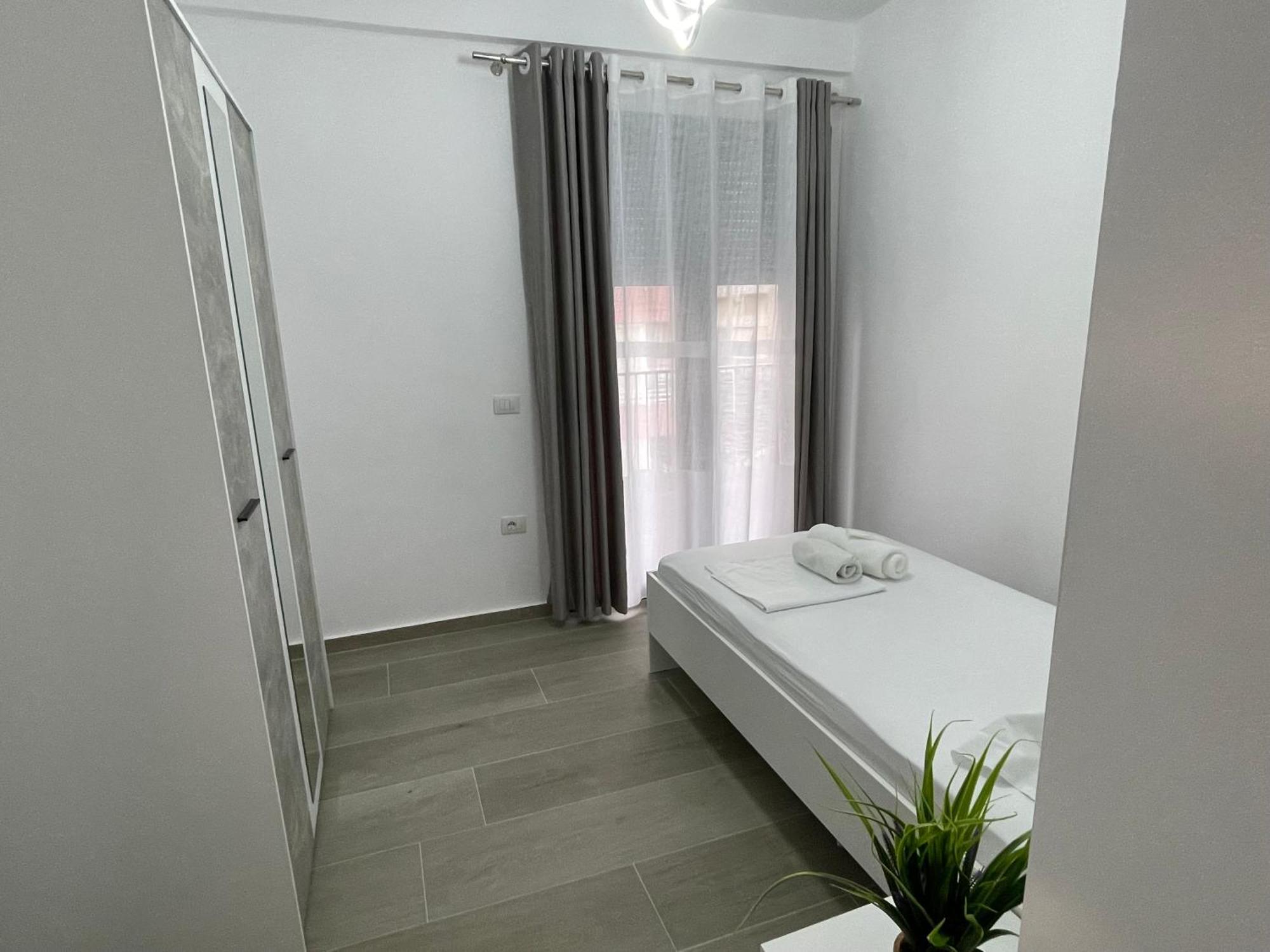 Modern Apartment In Central فلورا المظهر الخارجي الصورة