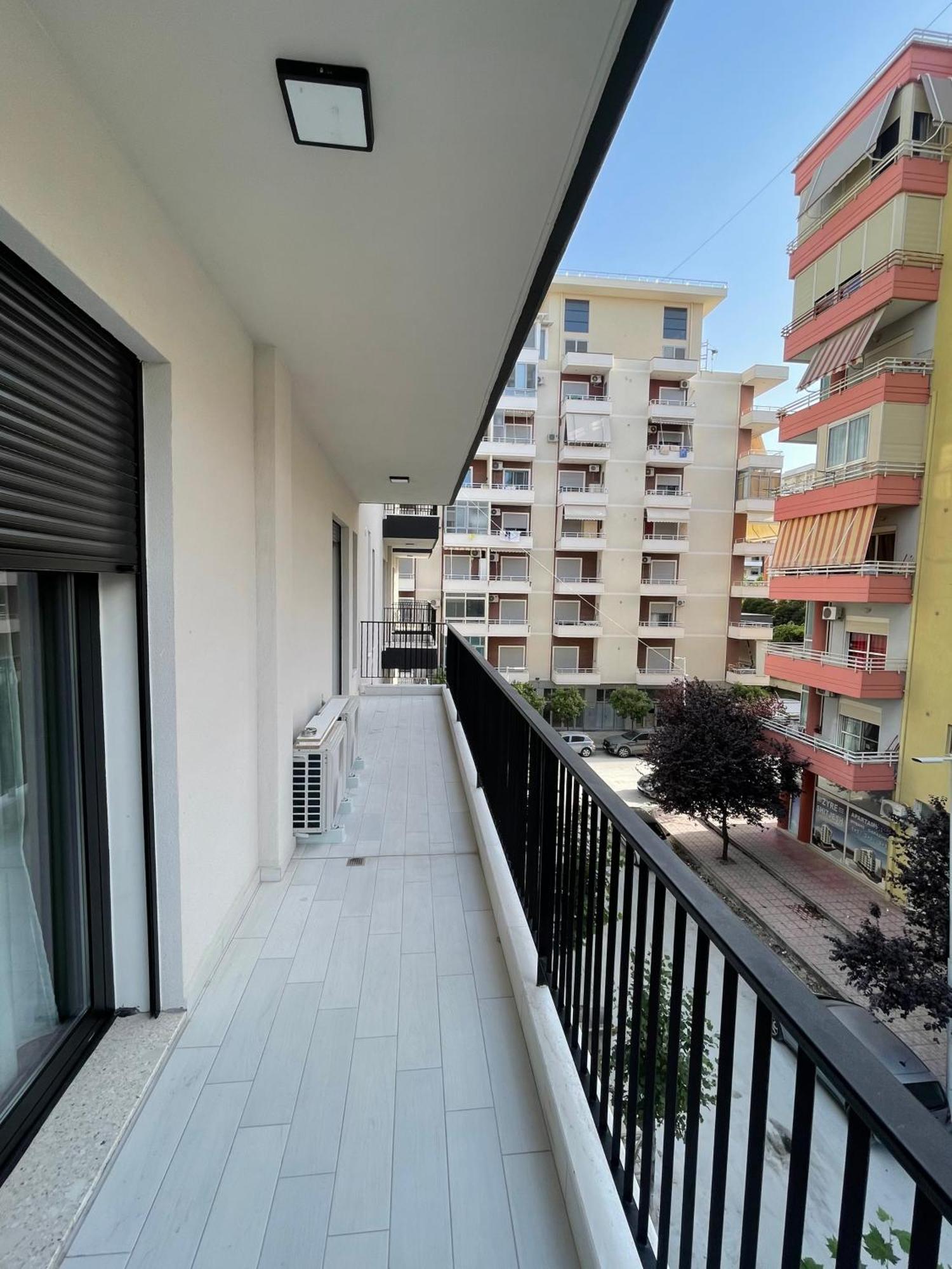 Modern Apartment In Central فلورا المظهر الخارجي الصورة