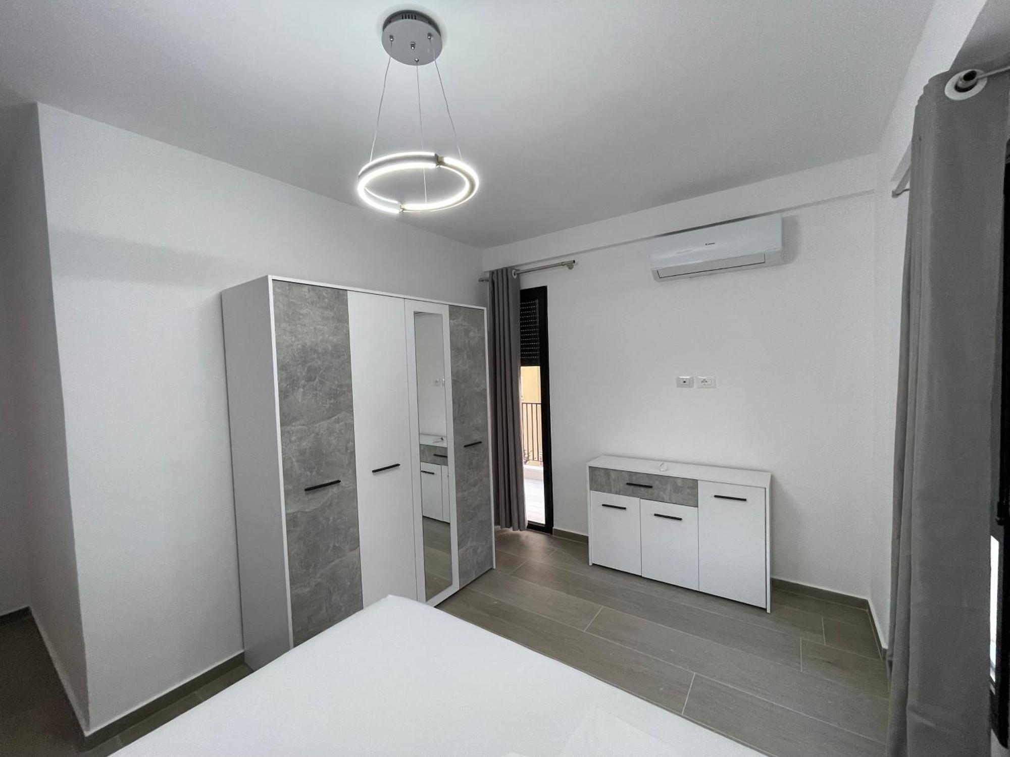 Modern Apartment In Central فلورا المظهر الخارجي الصورة
