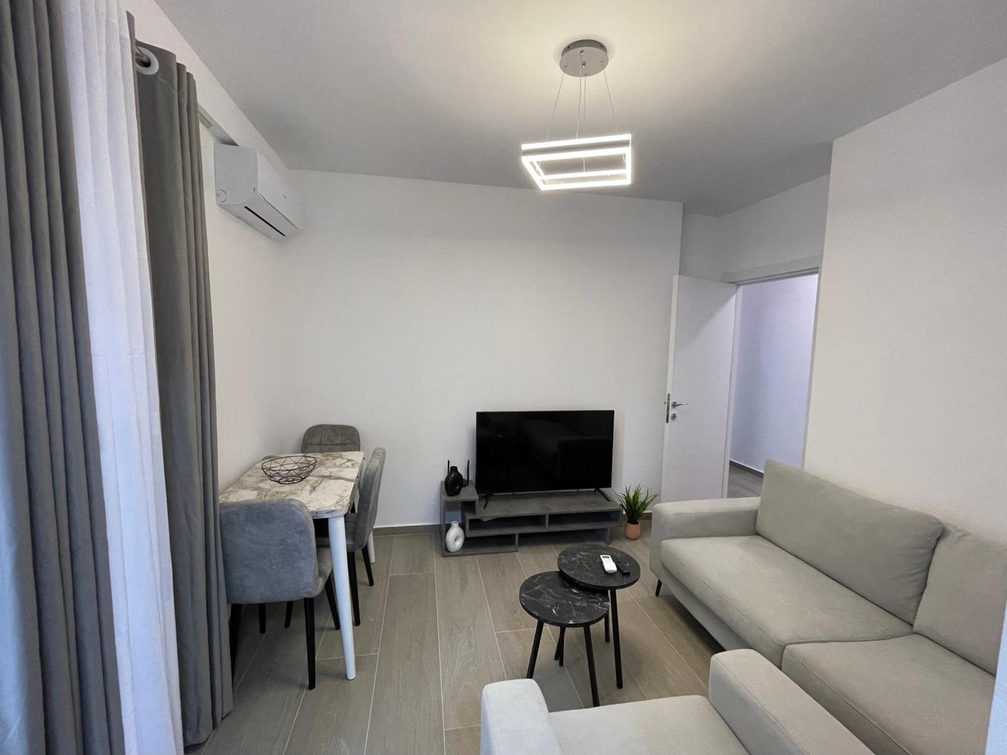 Modern Apartment In Central فلورا المظهر الخارجي الصورة