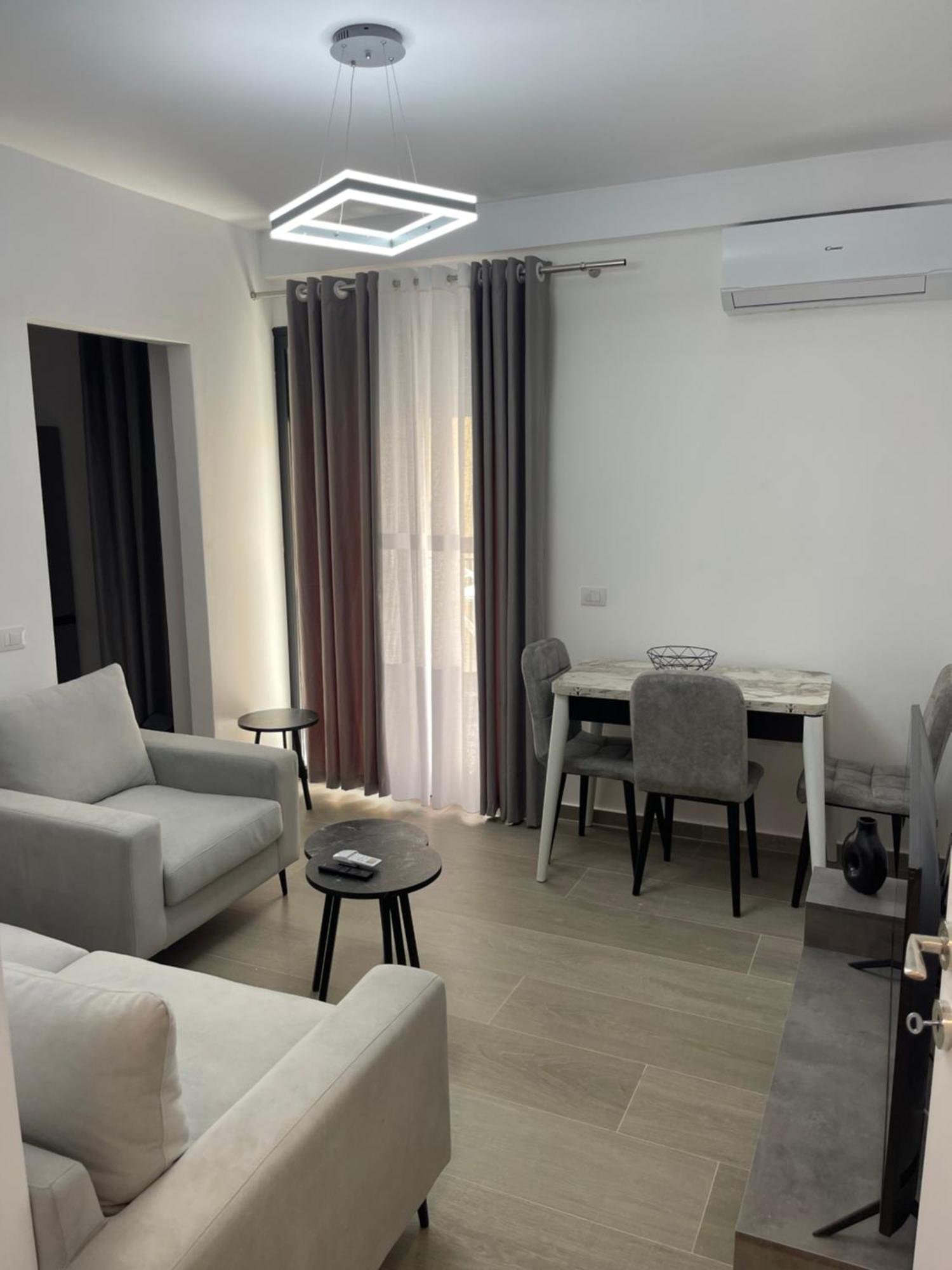 Modern Apartment In Central فلورا المظهر الخارجي الصورة