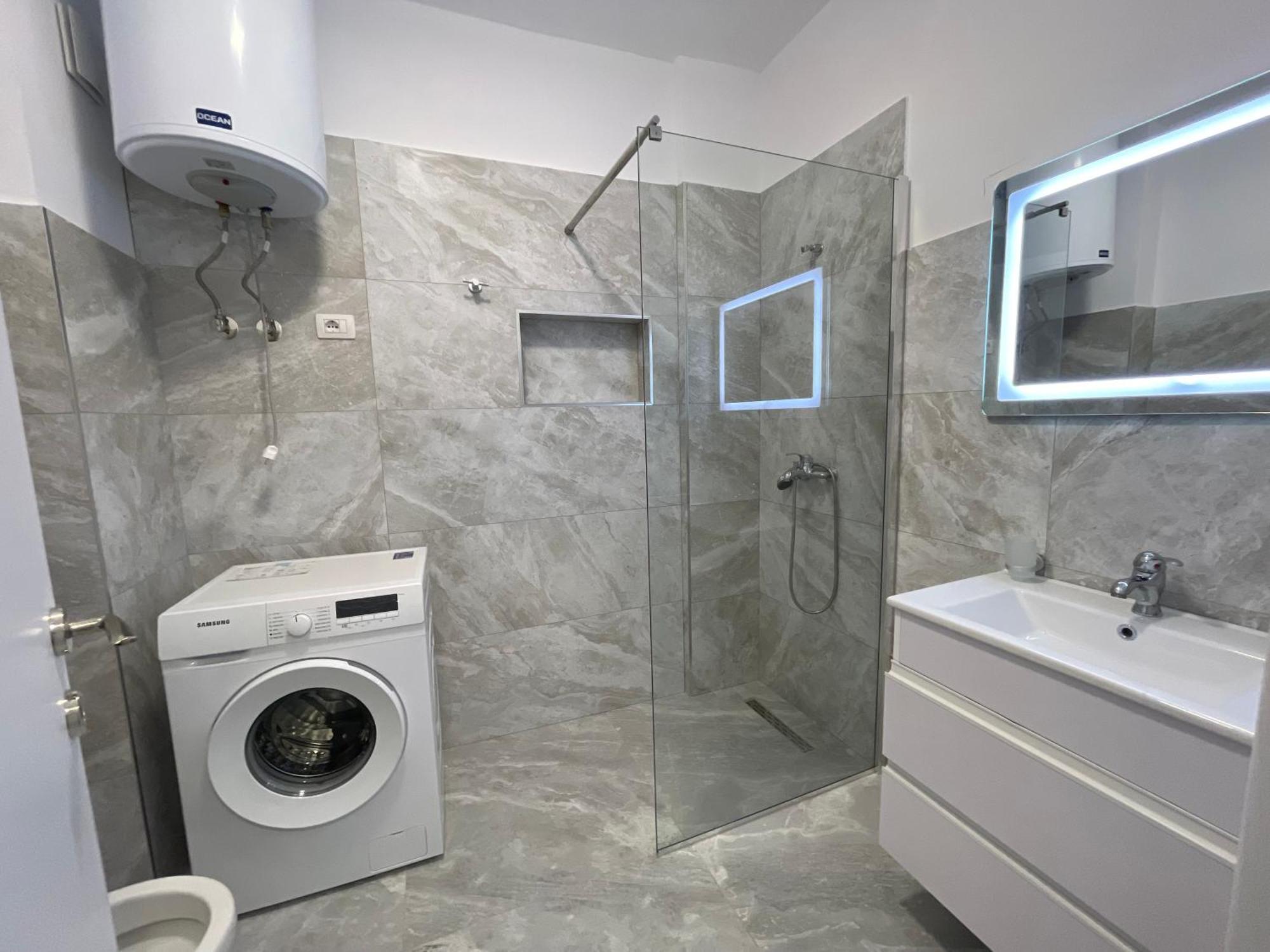 Modern Apartment In Central فلورا المظهر الخارجي الصورة